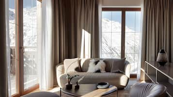 Phòng Suite Cao cấp | 1 phòng ngủ, bộ đồ giường cao cấp, minibar, két bảo mật tại phòng