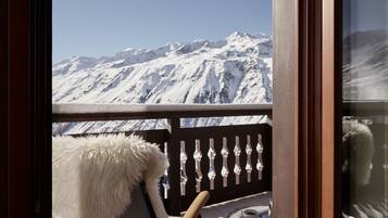 Luxury Suite | 1 bedroom, premium bedding, minibar, in-room safe