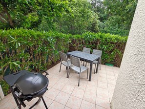 Outdoor dining - Quiet Sorède house near Argeles / Mer and the Albères (Sorède)
