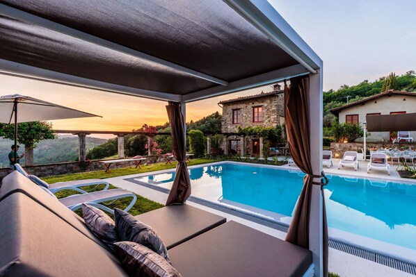 9 bedrooms - Villa Borbone - Perched on the Lucca Hills (Lucca)