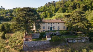 9 bedrooms - Villa Borbone - Perched on the Lucca Hills (Lucca)