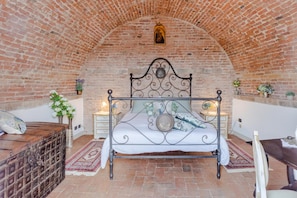 Apartment | 3 bedrooms - Casa La Guardia a 3 Bedrooms Panoramic Apartment (Lucca)