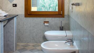 Douche, bidet