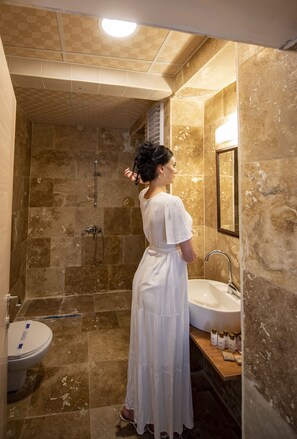 Deluxe Suite, 1 Queen Bed | Bathroom | Slippers, towels - Hydros Cave Suit (Nevsehir)