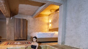 Luxury Suite, 1 Queen Bed - Hydros Cave Suit (Nevsehir)