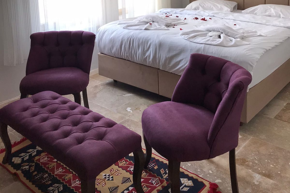 Standard Double Room, 1 Queen Bed | 1 bedroom, individually decorated, individually furnished