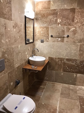 Standard Double Room, 1 Queen Bed | Bathroom | Slippers, towels