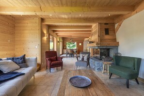 Smart TV, fireplace - Chalet 5* Les Bognettes 10 pers 450 m from the ski slopes and 100 m from the shops (Le Grand-Bornand)