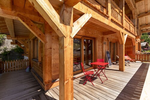 Chalet 5* Les Bognettes 10 pers 450 m from the ski slopes and 100 m from the shops