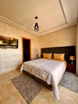 3 bedrooms, iron/ironing board, free WiFi