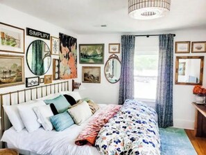 5 bedrooms, desk, iron/ironing board, WiFi