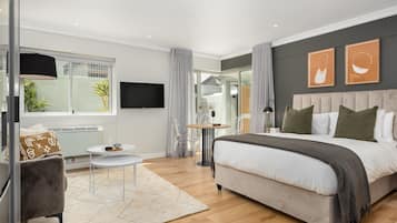 1 soveværelse, pengeskab på værelset, strygejern/strygebræt