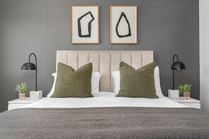 1 多间卧室、客房内保险箱、熨斗/熨衣板、床单