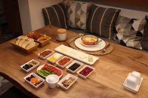 Free daily continental breakfast