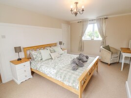 Cottage | 2 bedrooms, individually decorated, individually furnished, free WiFi