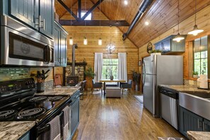 Refrigerador, microondas, horno y parrilla de estufa 