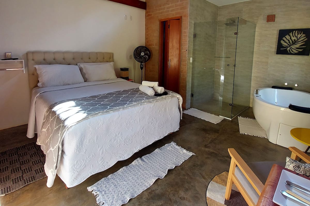 Deluxe Double Room | Free WiFi, bed sheets