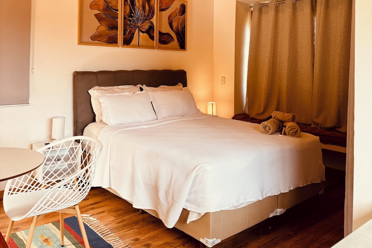 Honeymoon Room | Free WiFi, bed sheets