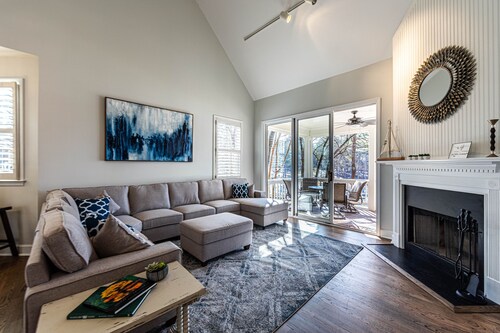 Lakefront Condo • Marina Access • 3BR with Bunk Room & Screened Porch