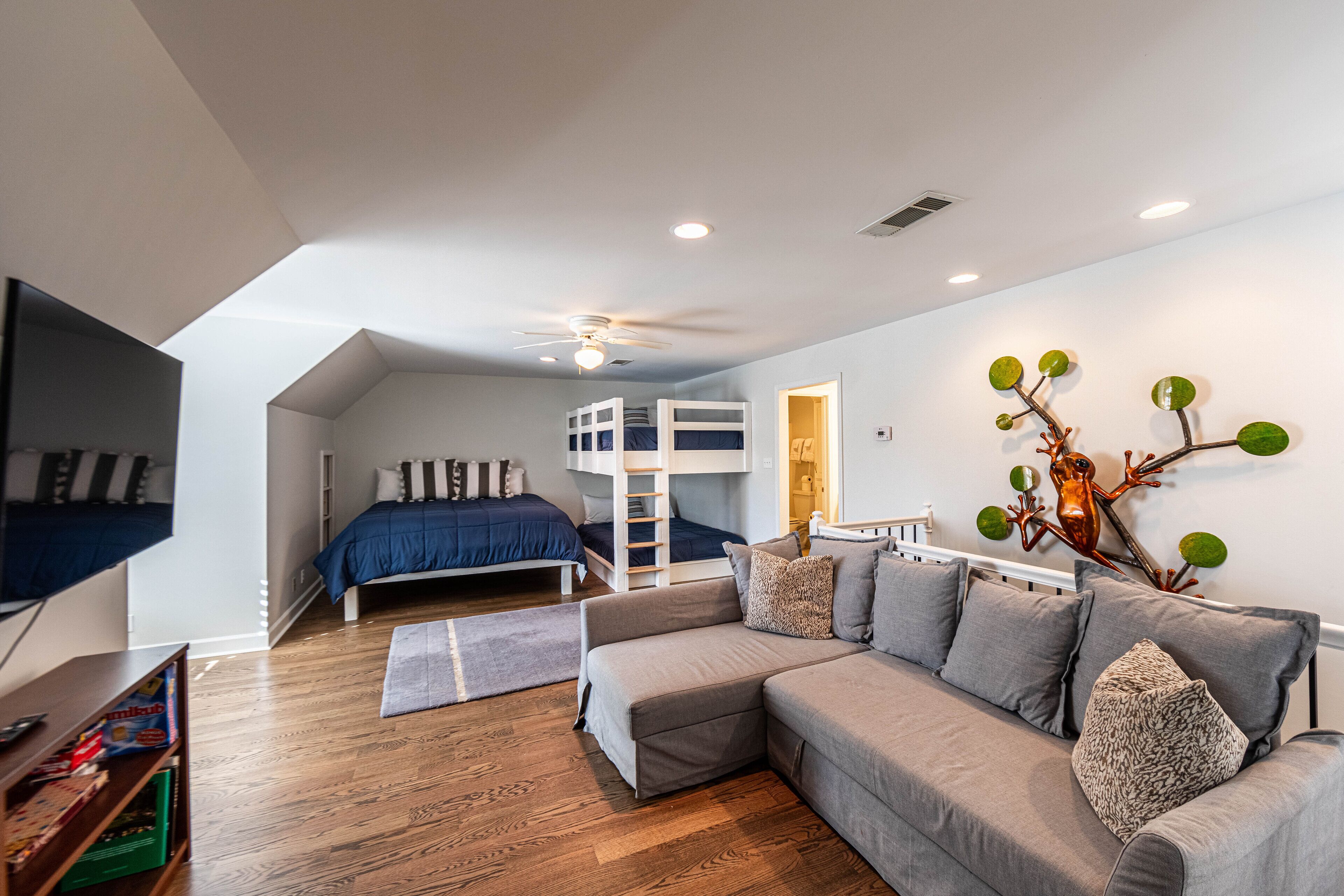 2 bedrooms, iron/ironing board, WiFi, bed sheets