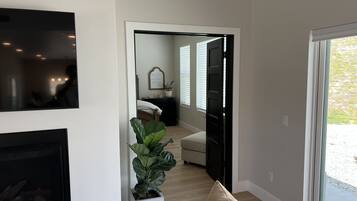 Smart-tv och eldstad