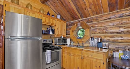 THE HIDEAWAY / Blue Ridge GA. / A charming & romantic traditional log cabin.