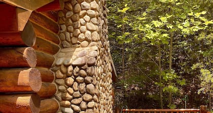 THE HIDEAWAY / Blue Ridge GA. / A charming & romantic traditional log cabin.