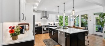 Modern 5BR Luxury Home with Lake & Indoor Pool Access SPRING SPECIAL SEE BELOW