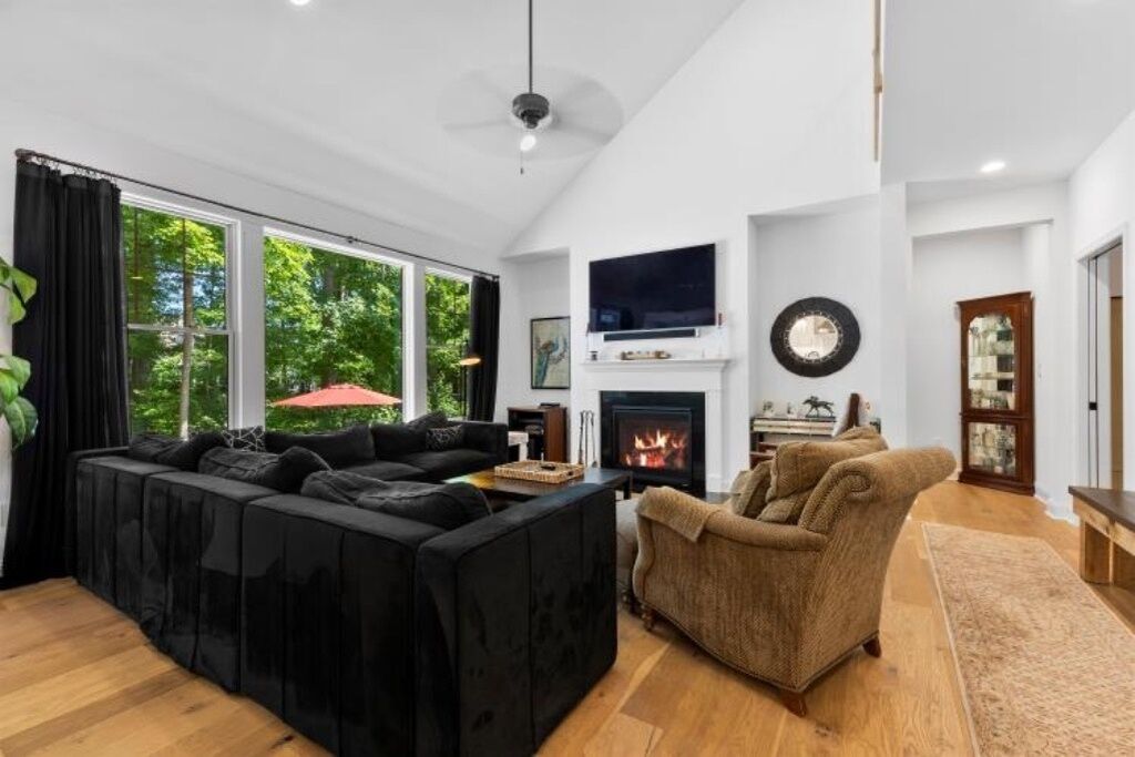 Smart TV, fireplace, offices, computer monitors