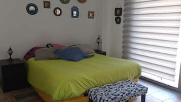 4 slaapkamers, een bureau, een strijkplank/strijkijzer, gratis wifi