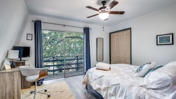 3 bedrooms, desk, free WiFi, bed sheets