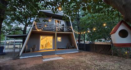 Private A-Frame w/Kayaks on Canal newly renovated