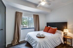 3 chambres, bureau, Wi-Fi gratuit, draps fournis