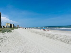 Una spiaggia nelle vicinanze
