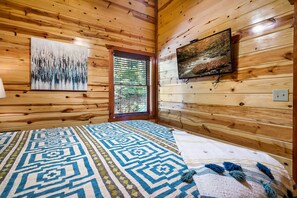 4 bedrooms, desk, iron/ironing board, travel crib