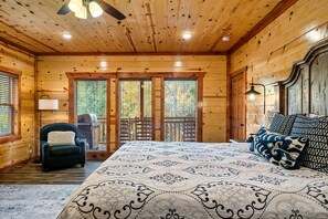 4 camere, una scrivania, ferro/asse da stiro, culla da viaggio