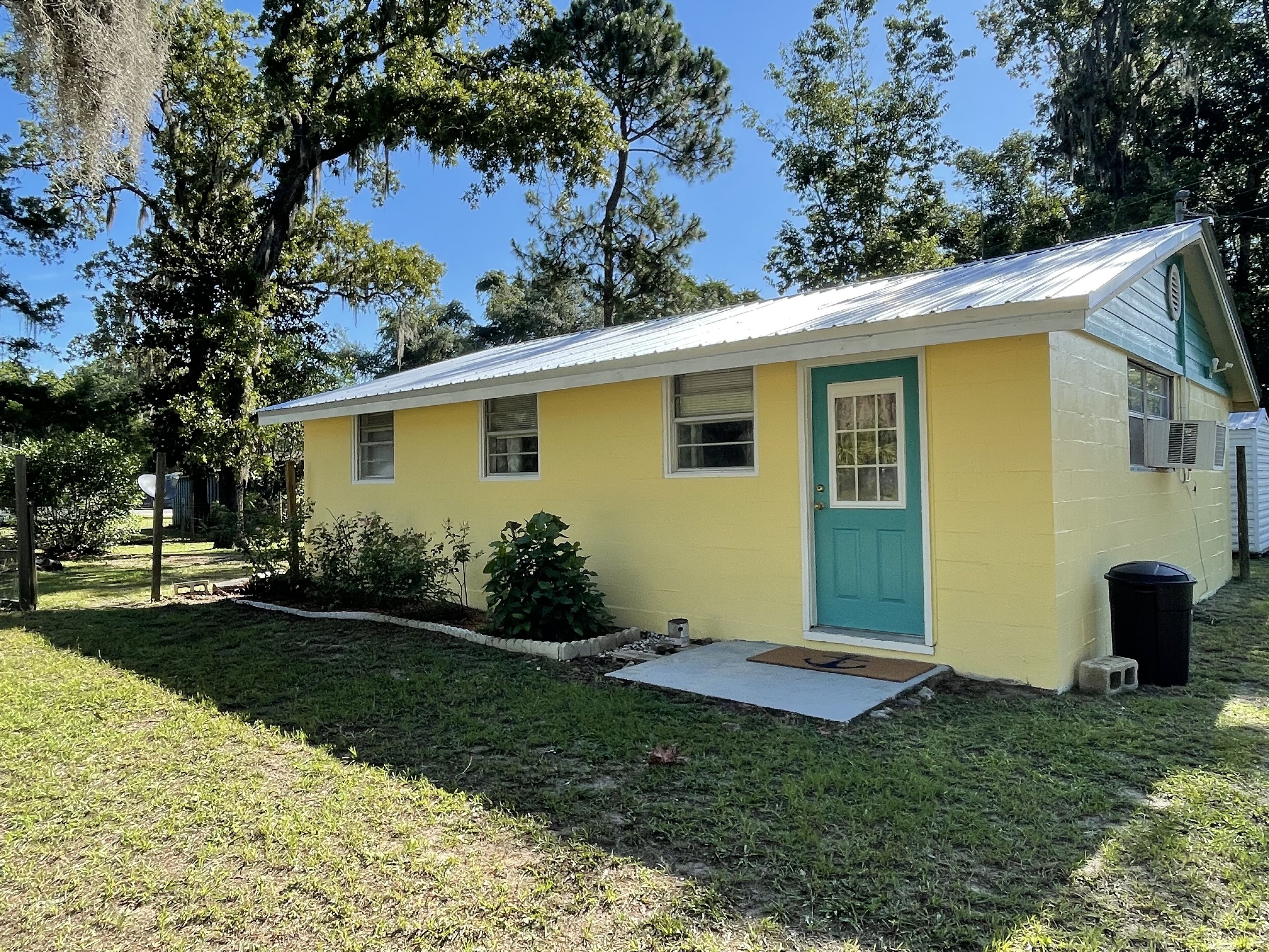 New King’s Landing! 2/1 in the Heart of Steinhatchee!