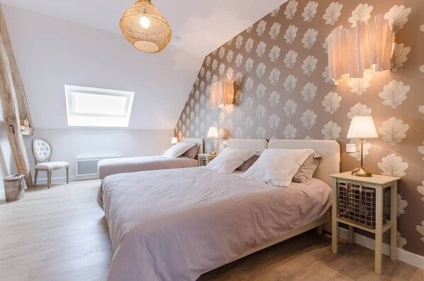 5 Schlafzimmer, Bügeleisen/Bügelbrett, kostenloses WLAN, Bettwäsche