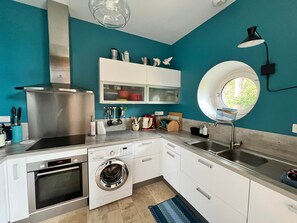 Køleskab, mikrobølgeovn, ovn, kogeplade