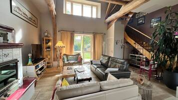 Televisio, takka, DVD-soitin