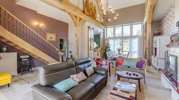 TV, fireplace, DVD player