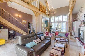 TV, fireplace, DVD player