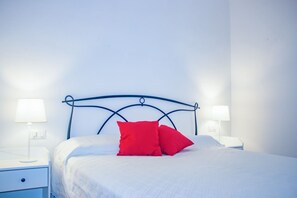 3 Schlafzimmer, Reisekinderbett
