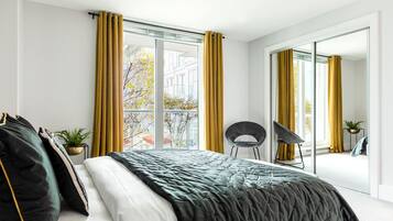 3 bedrooms, desk, iron/ironing board, free WiFi