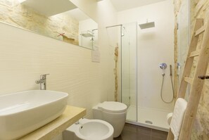 Shower, hair dryer, bidet, towels - [VILLA IGNATIUS] INDEPENDENT WITH POOL & BARBECUE (Donnalucata)