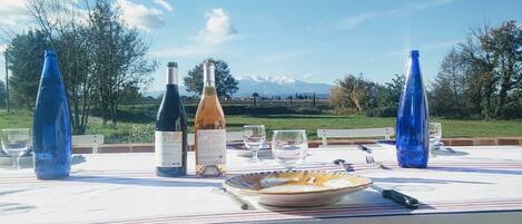 تناول الطعام بالخارج