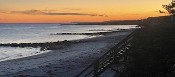 Seaside Getaway - Harwichport Beachhouse