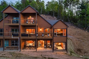 Exterior - LUXURY CABIN | MOUNTAIN VIEWS | HOT TUB |GAME ROOM (Sevierville)