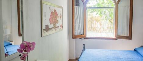 2 bedrooms, travel cot