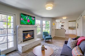 Smart TV, fireplace
